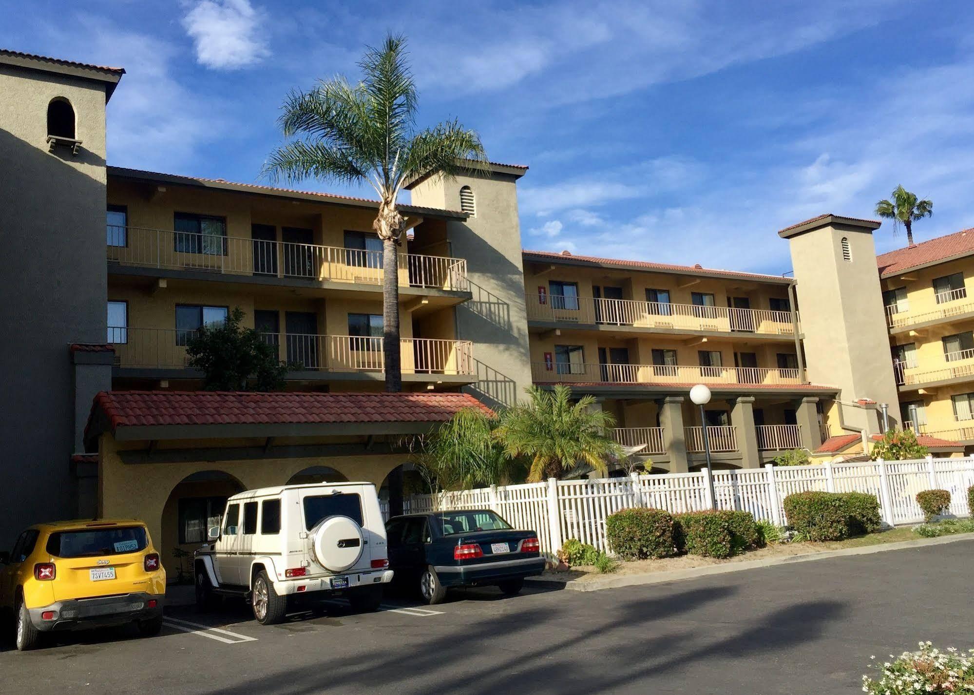 Days Inn By Wyndham Buena Park Exterior foto